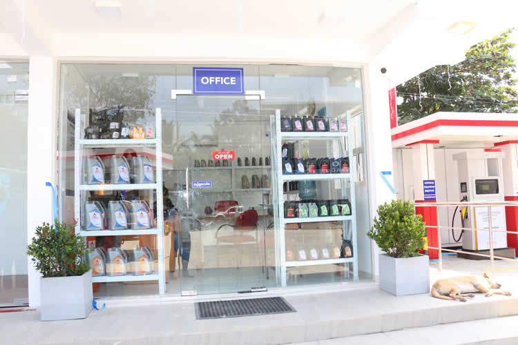 සල්මල් උයන ඉන්ධන පිරවුම් හල විවෘත කිරීම