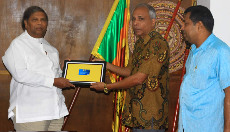 ව්‍යවසාය ප්‍රණාම වට්ටම් කාඩ්පත ගරු සමුපකාර සංවර්ධන අමාත්‍යතුමා තුමා වෙත